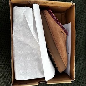 Ugg Tasman Slipper never worn